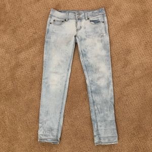 American Eagle Light Washed Jeans - Size 6